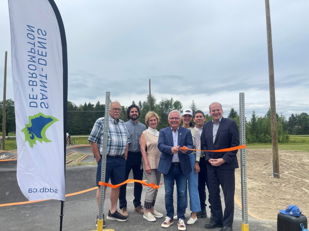 Le Saint-Denisien - Inauguration de la piste à rouleau/pumptrack et du terrain de basketball